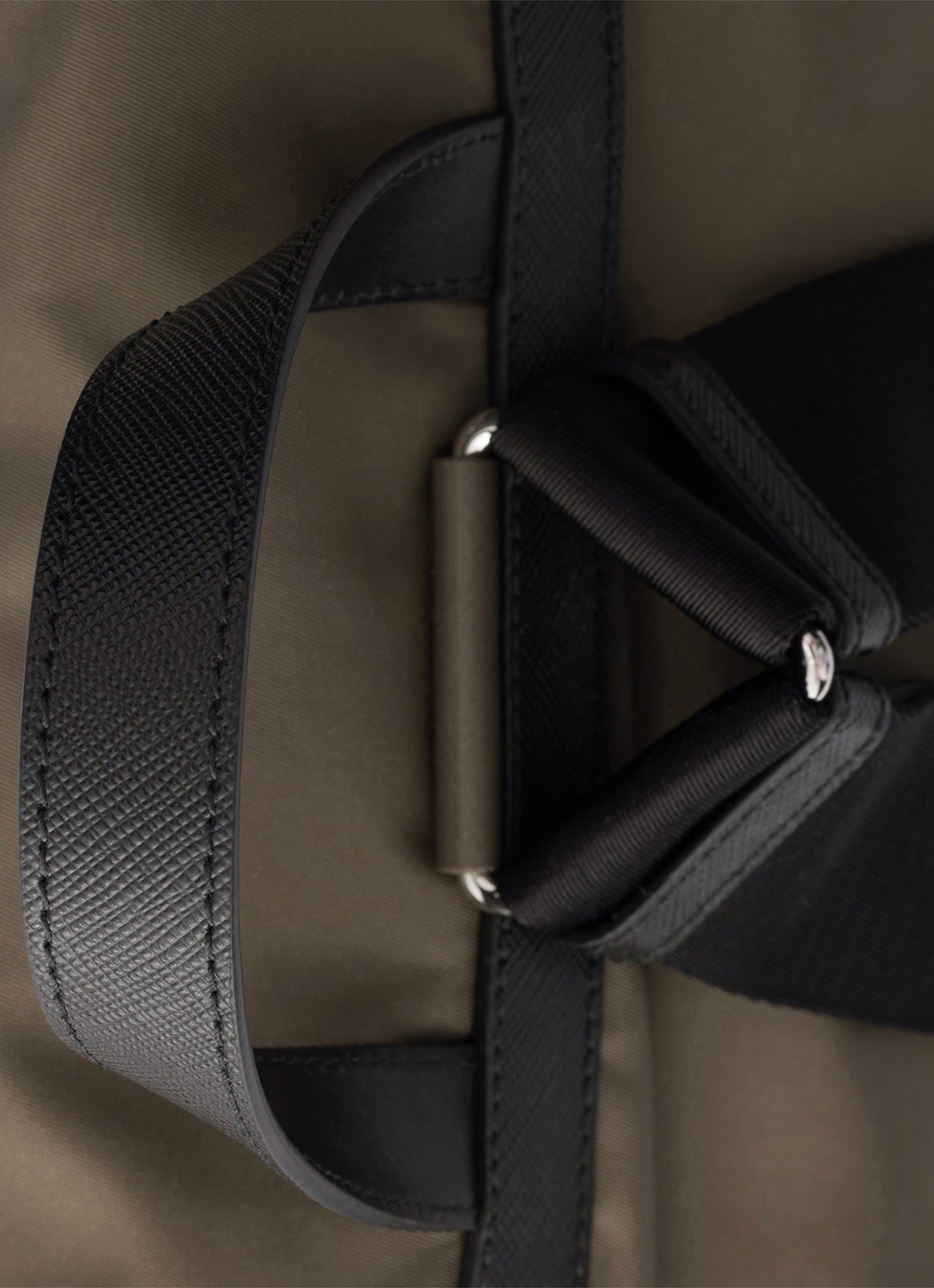Prada Re-Nylon rugzak met leren details - detail 5 legergroen