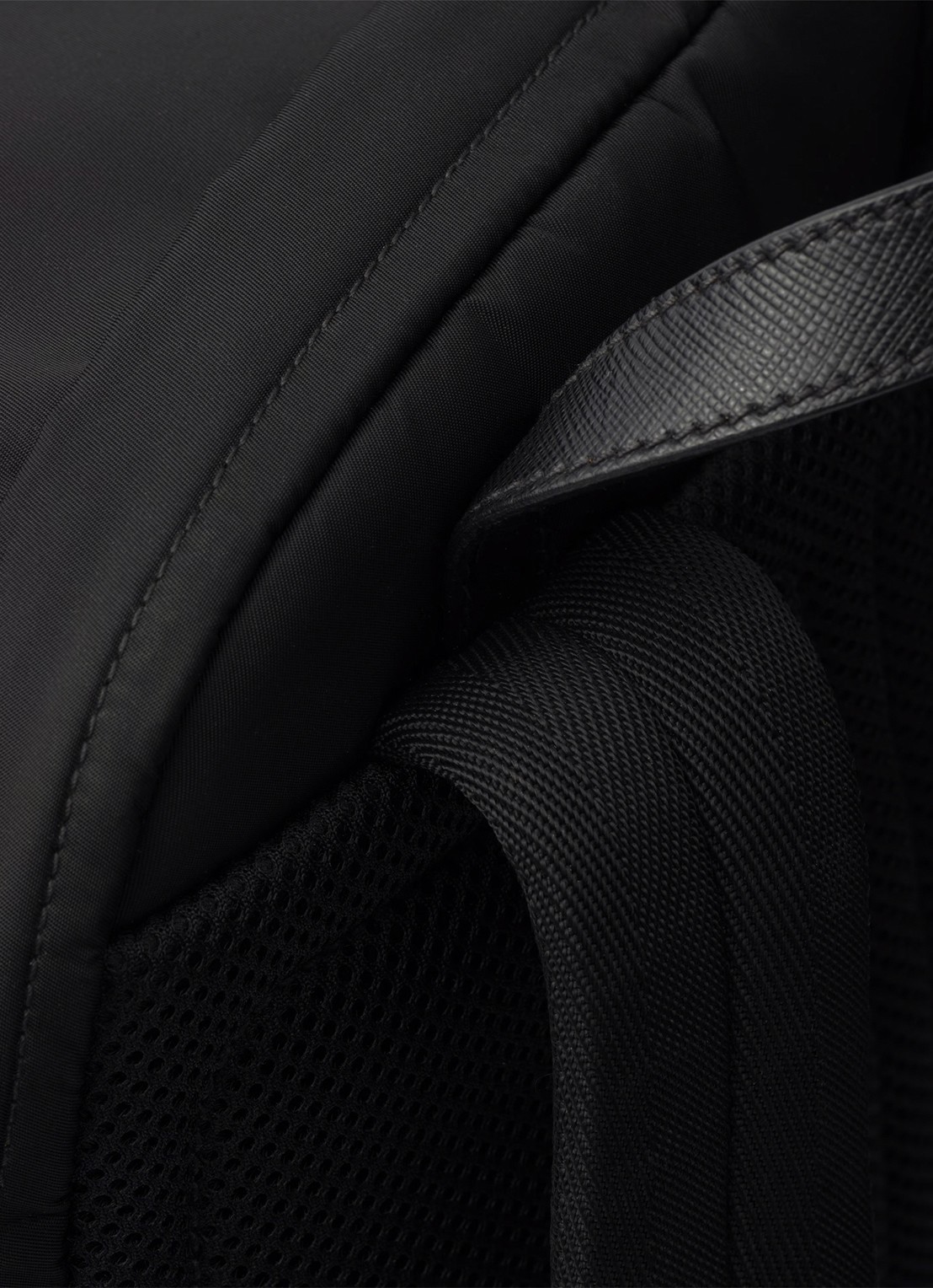 Prada Re-Nylon rugzak met logo - detail 7 zwart