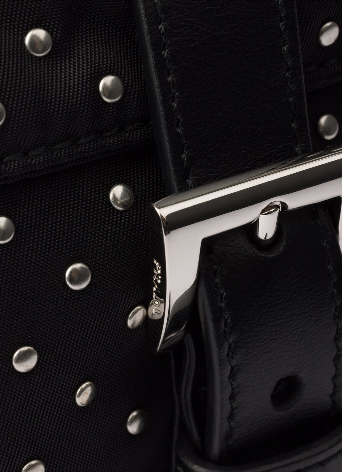 Prada Re-Nylon schoudertas met leren details en studs - detail 4 zwart