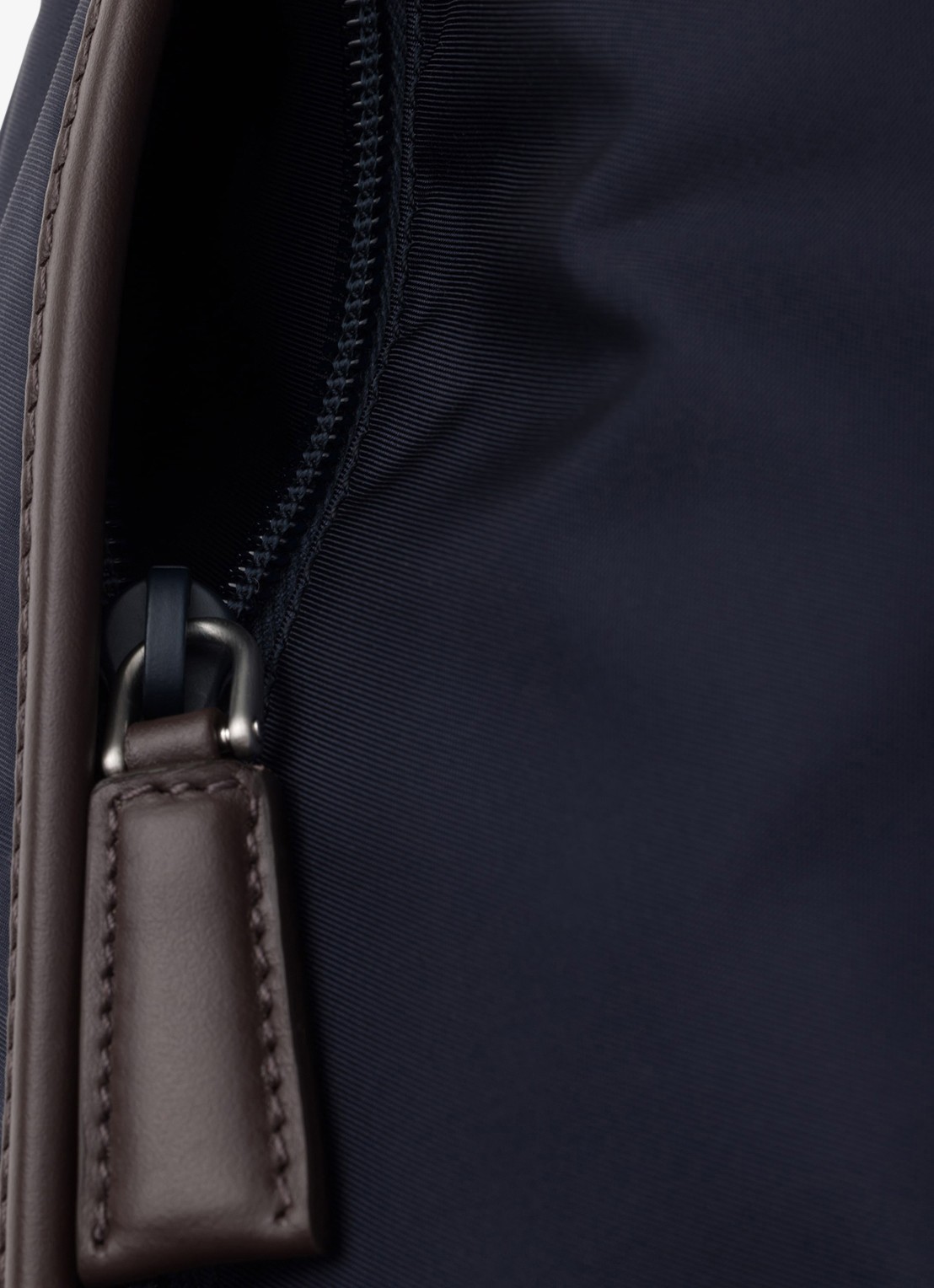 Prada Re-Nylon schoudertas met leren details - detail 6 donkerblauw