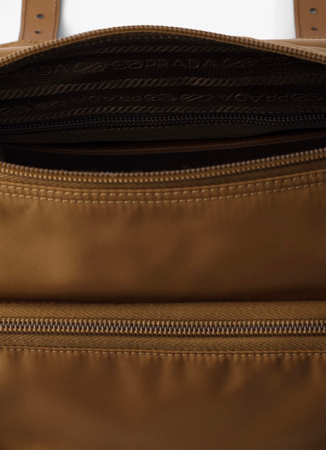 Prada Re-Nylon schoudertas met logo - detail 2 camel