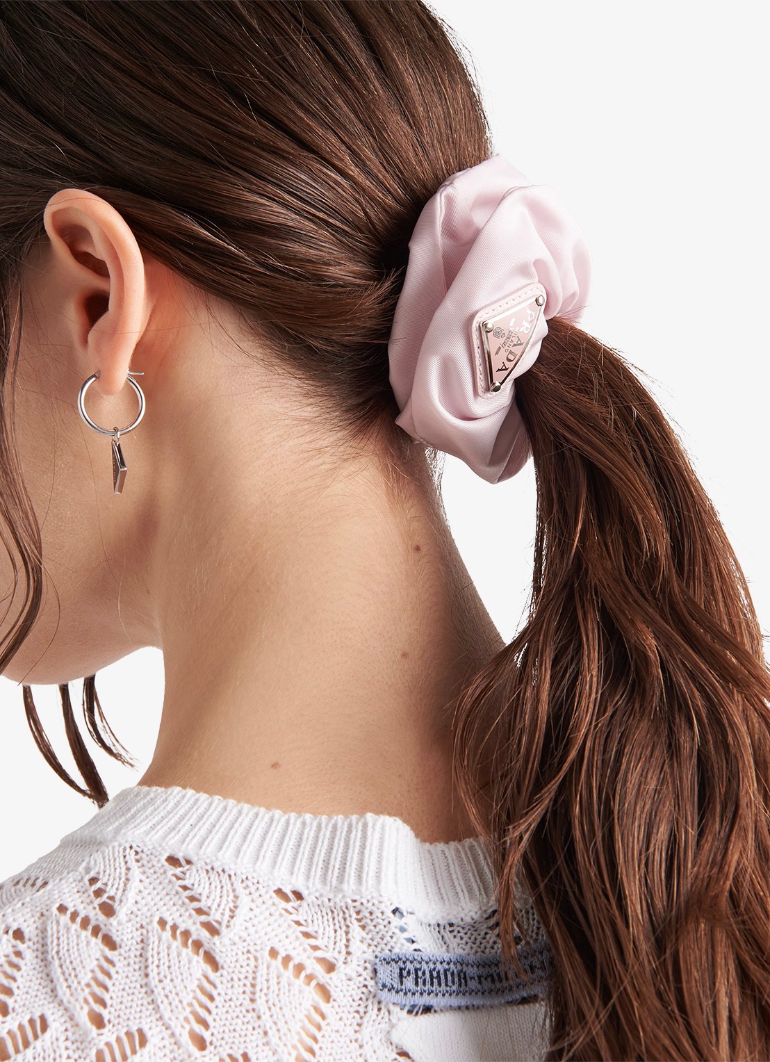Prada Re-Nylon scrunchie met logo - voorkant 2 lichtroze