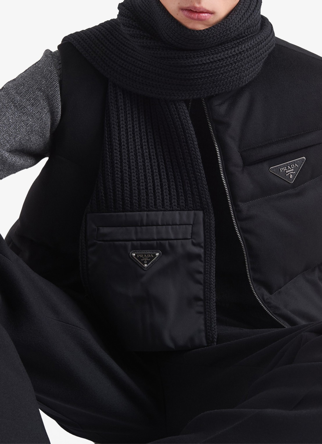 Prada Re-Nylon sjaal in wolblend - voorkant 2 zwart