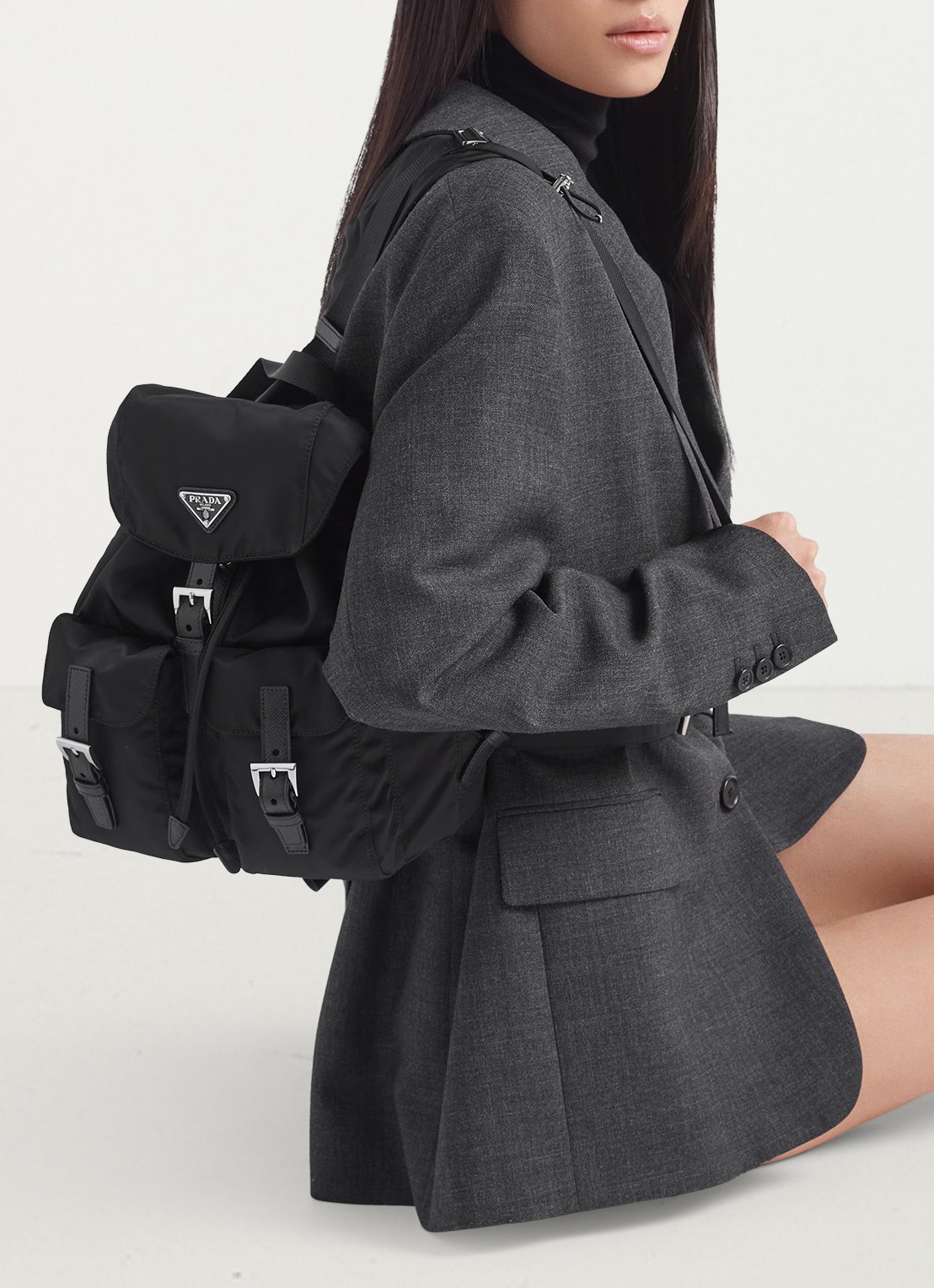 Prada Re-Nylon Small rugzak met logo - detail 4 zwart