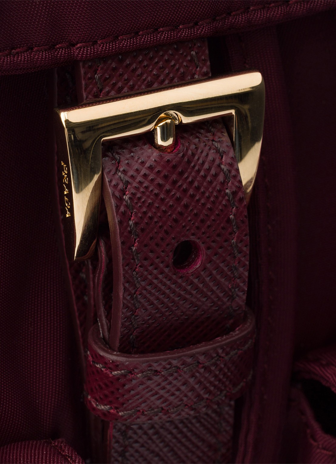 Prada Re-Nylon Small rugzak met logo - detail 5 bordeauxrood