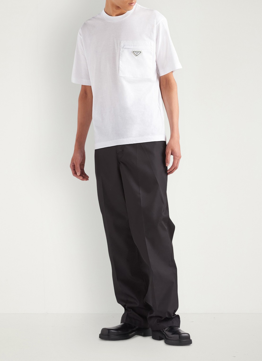 Prada Re-Nylon T-shirt met borstzak en logo - detail 3 white