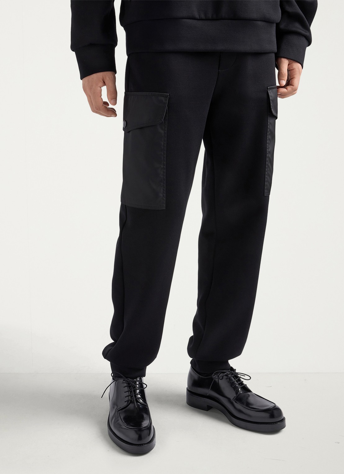 Prada Re-Nylon tapered fit joggingbroek met klepzakken - detail 2 zwart