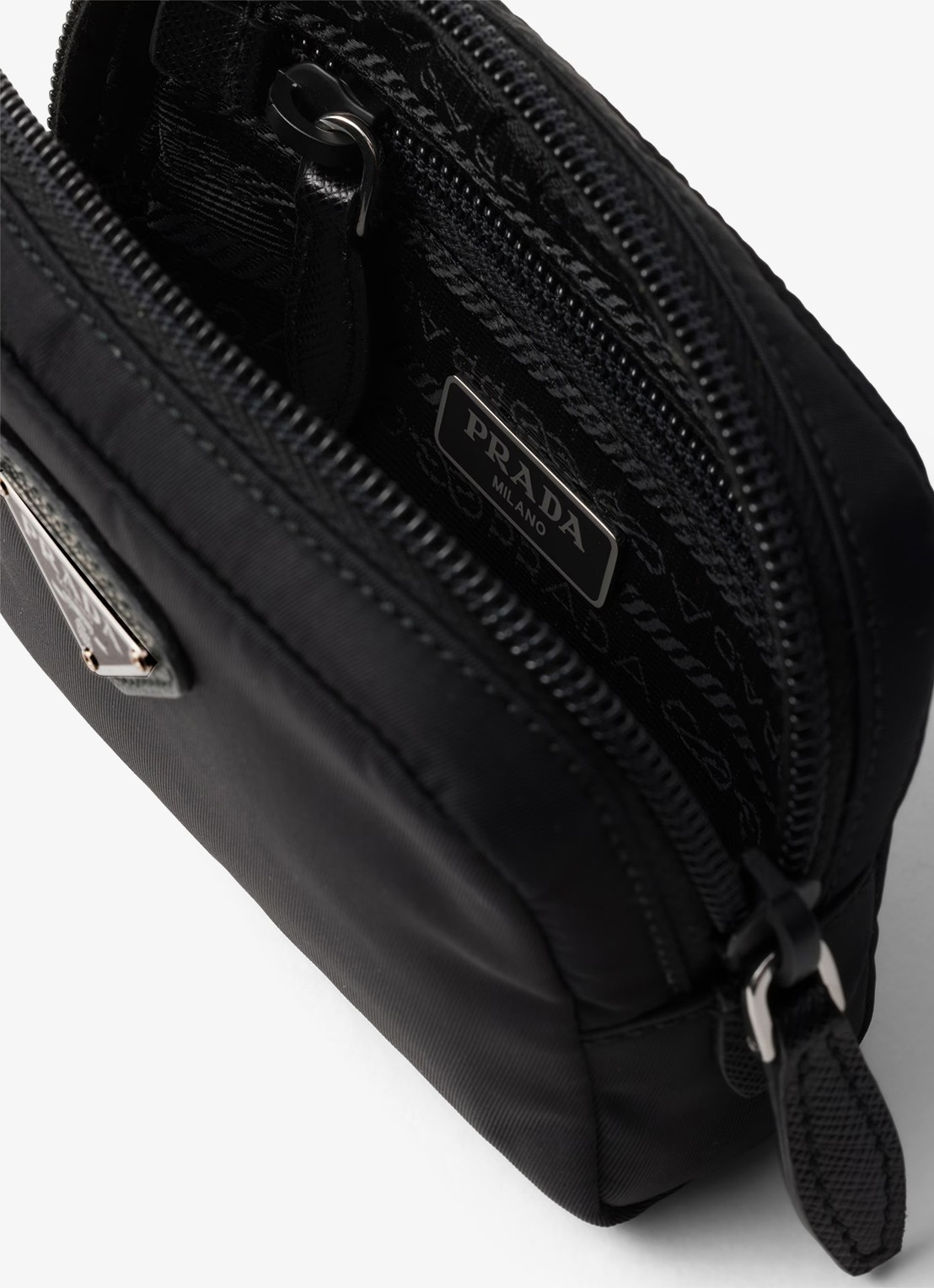 Prada Re-Nylon toilettas met logo - detail 3 zwart