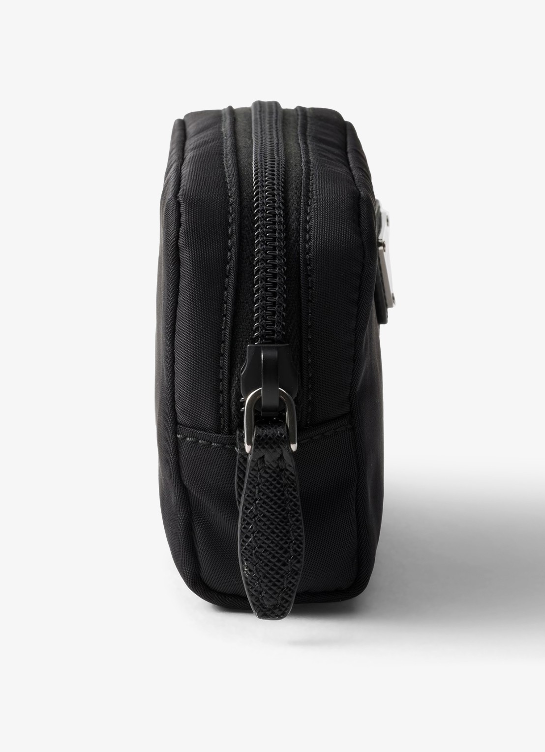 Prada Re-Nylon toilettas met logo - detail 4 zwart