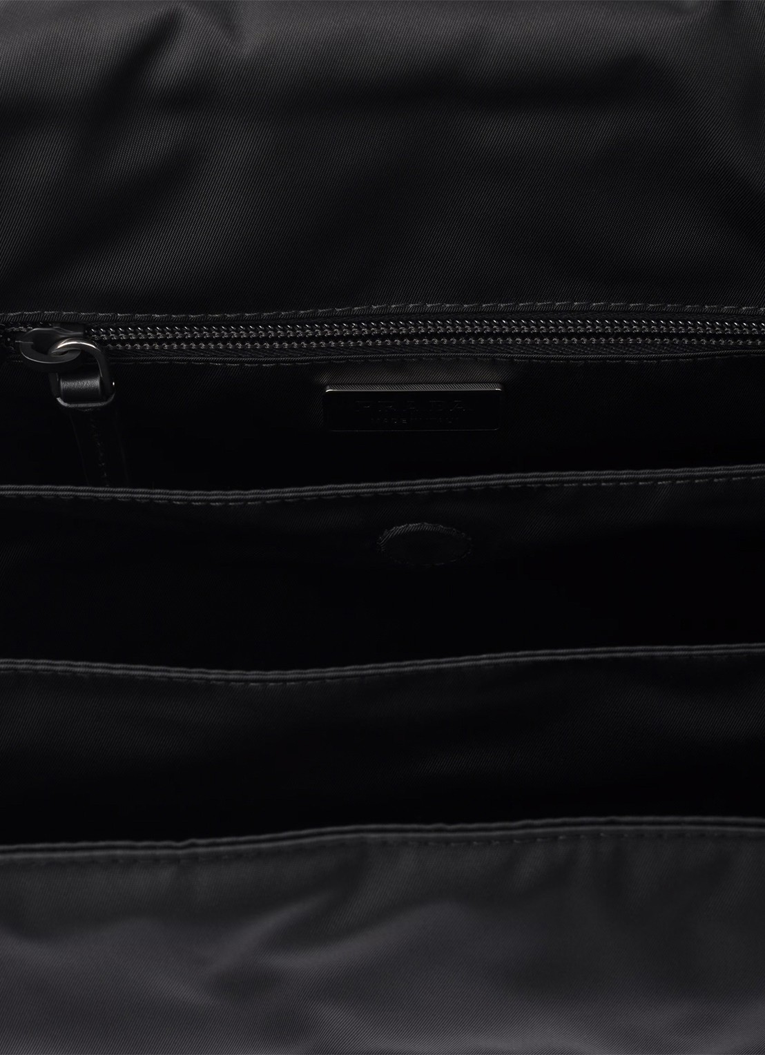 Prada Re-Nylon Traveller Medium crossbodytas met leren details - detail 5 zwart