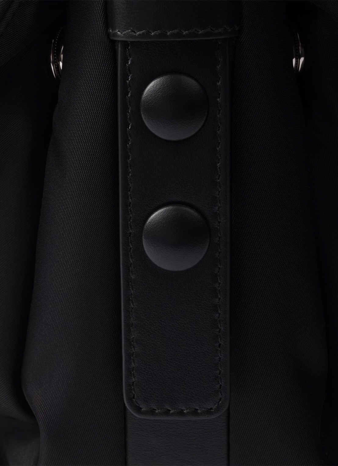 Prada Re-Nylon Traveller Medium crossbodytas met leren details - detail 6 zwart