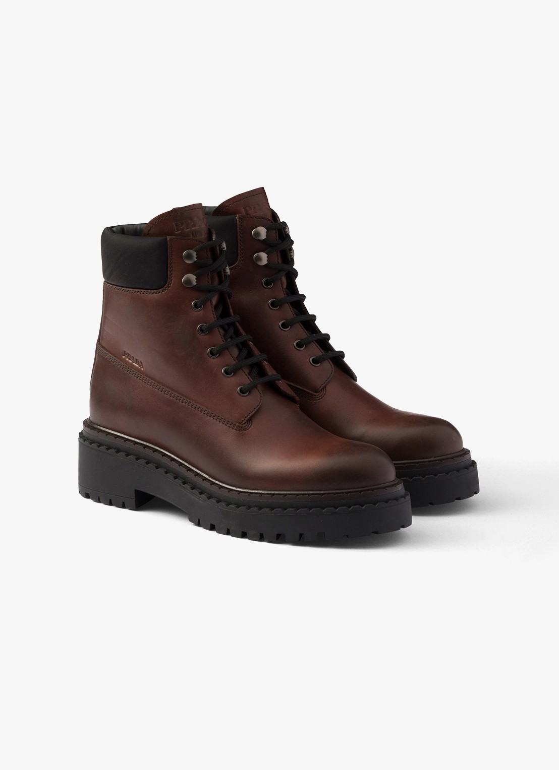Prada Re-Nylon veterboot van leer - voorkant donkerbruin