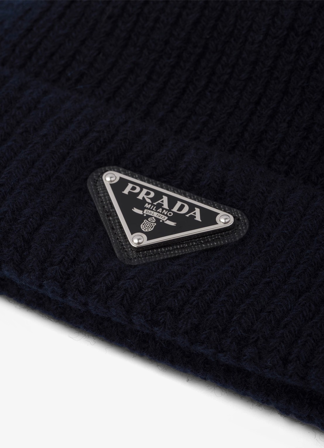 Prada Ribgebreide muts in kasjmierblend met logo - detail donkerblauw