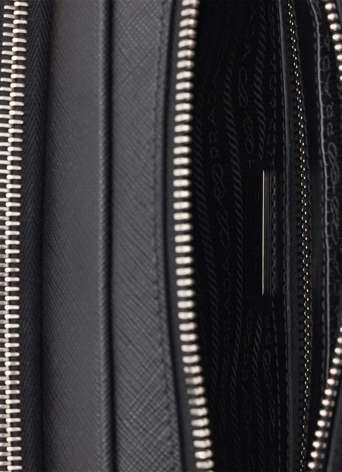 Prada Schoudertas van kalfsleer - detail 2 zwart