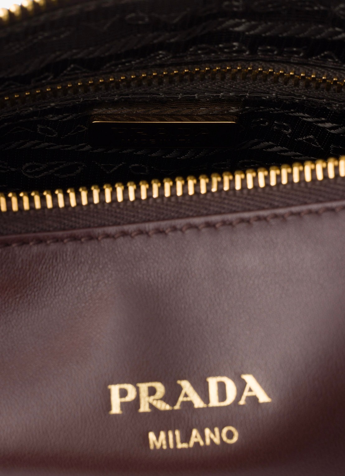 Prada Schoudertas van lamsleer - detail 6 donkerbruin