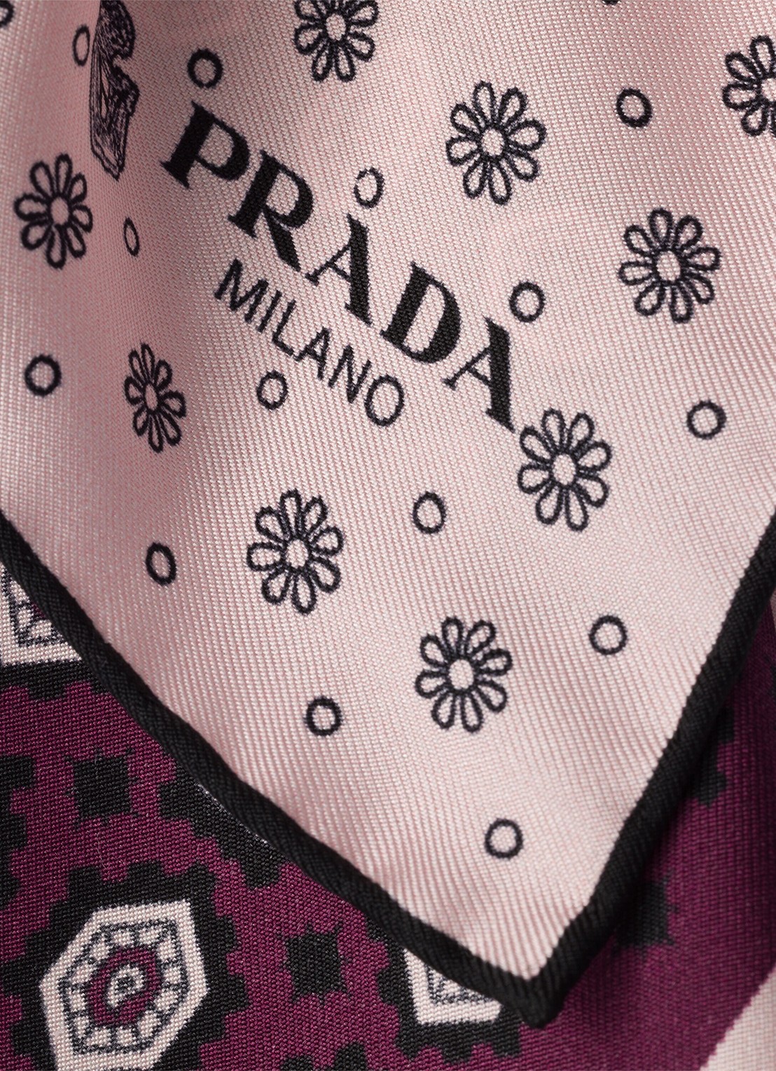 Prada Sjaal van zijde met paisley dessin 55 cm - detail bordeauxrood