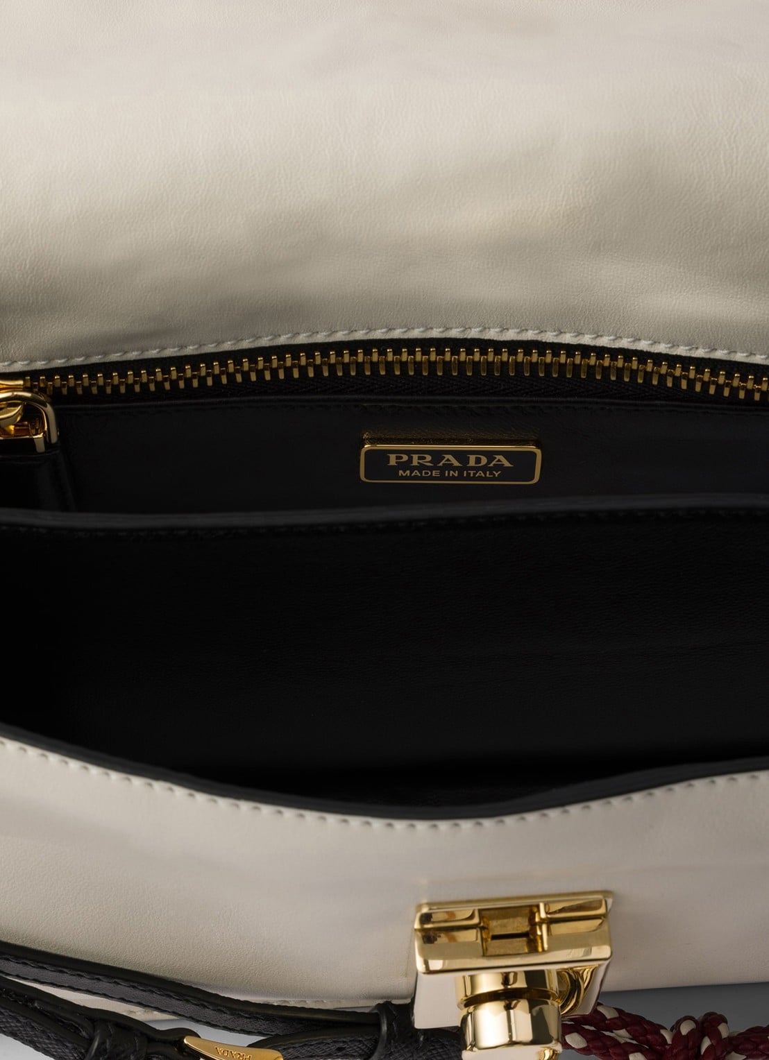Prada Soft Sound Small schoudertas van leer - detail 2 gebroken wit