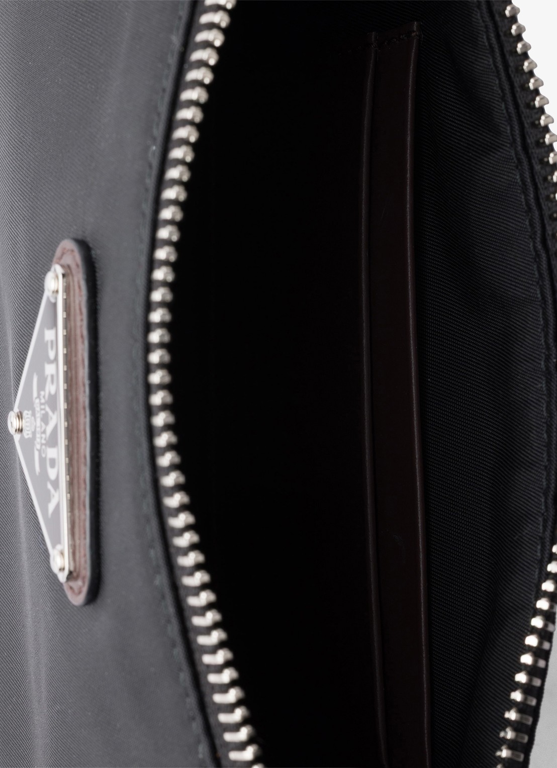 Prada Speedrock Re-Nylon telefoonhoesje met leren details en afneembare schouderriem - detail 2 zwart