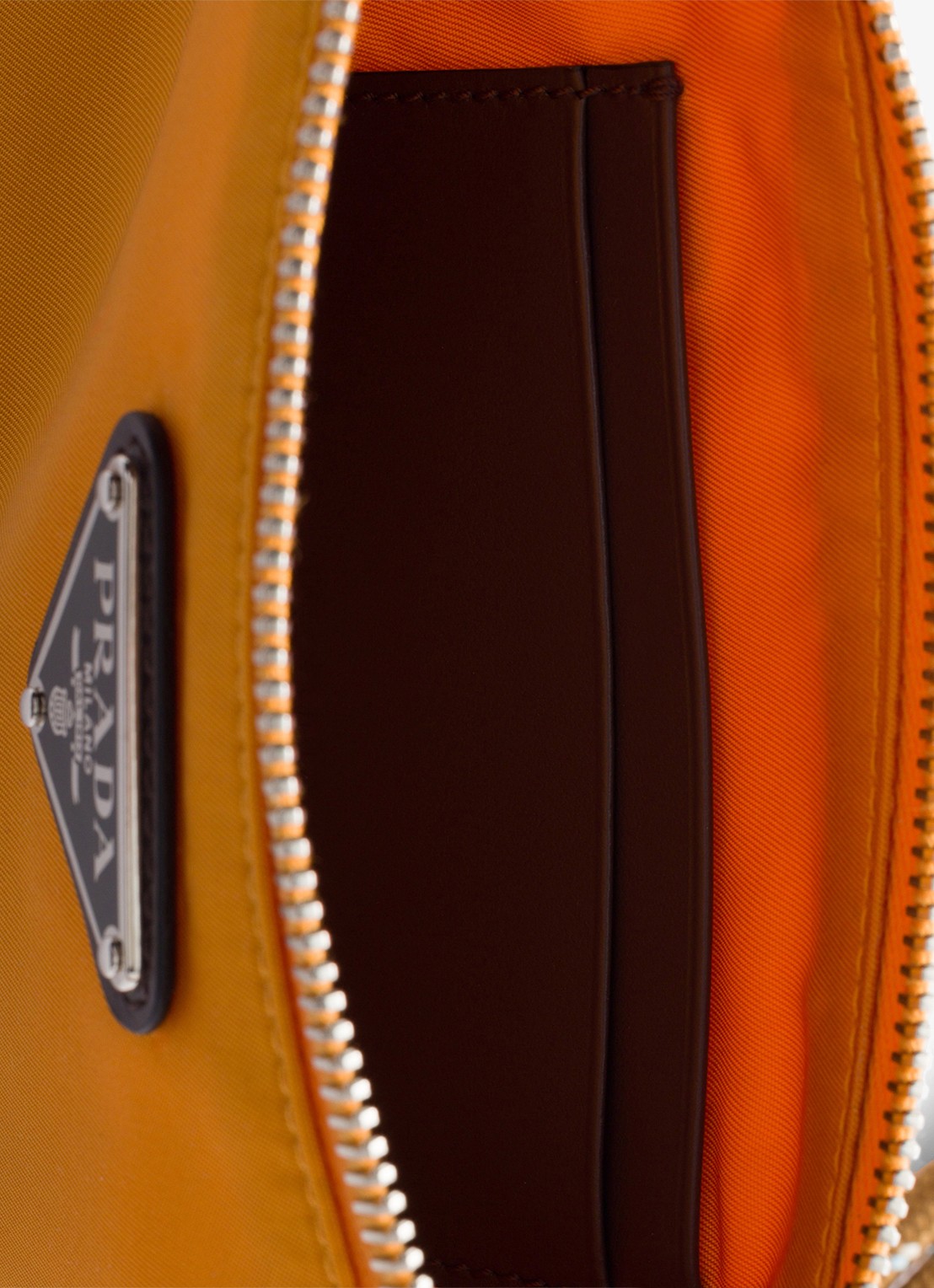 Prada Speedrock Re-Nylon telefoonhoesje met leren details en afneembare schouderriem - detail 4 oranje
