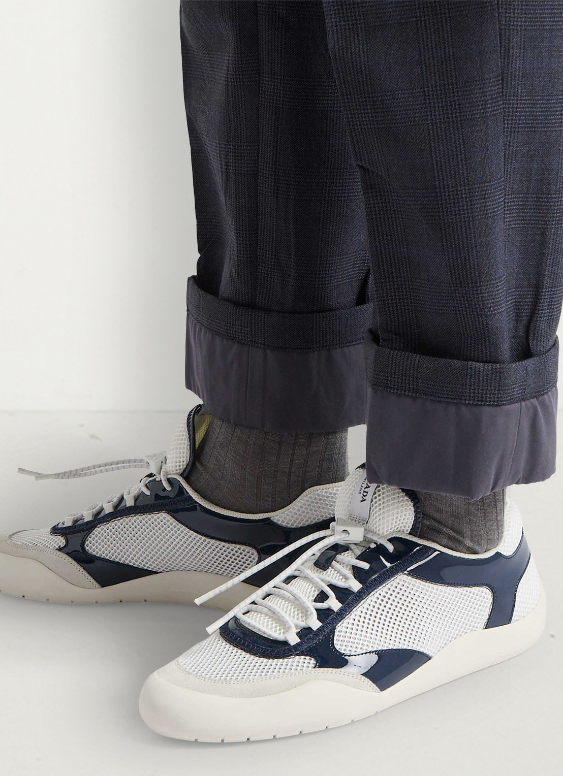 Prada Speedrock sneaker met lakleren en mesh details - voorkant 2 blauw