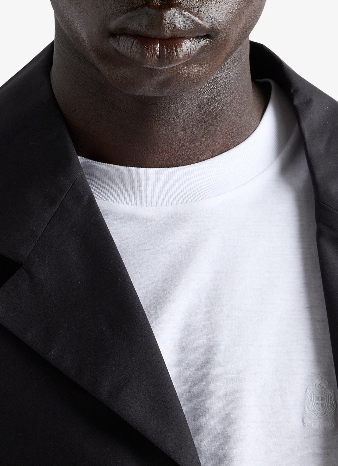 Prada T-shirt met logoborduring - detail 2 wit