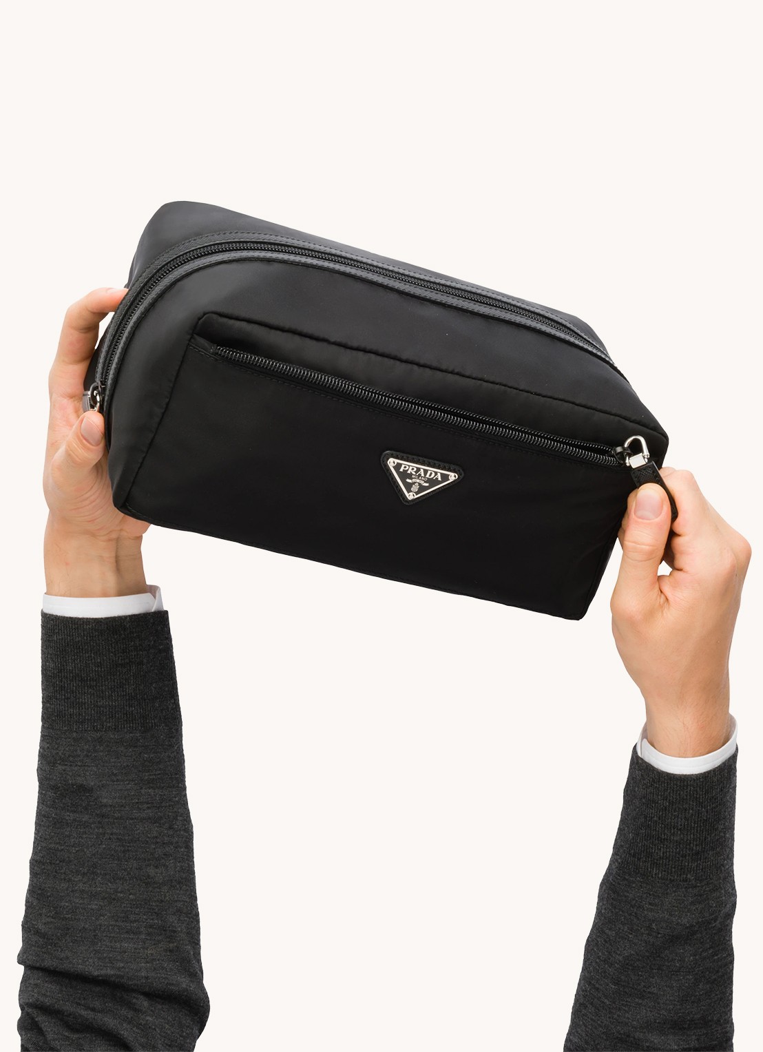 Prada Toilettas met leren details - detail 3 zwart