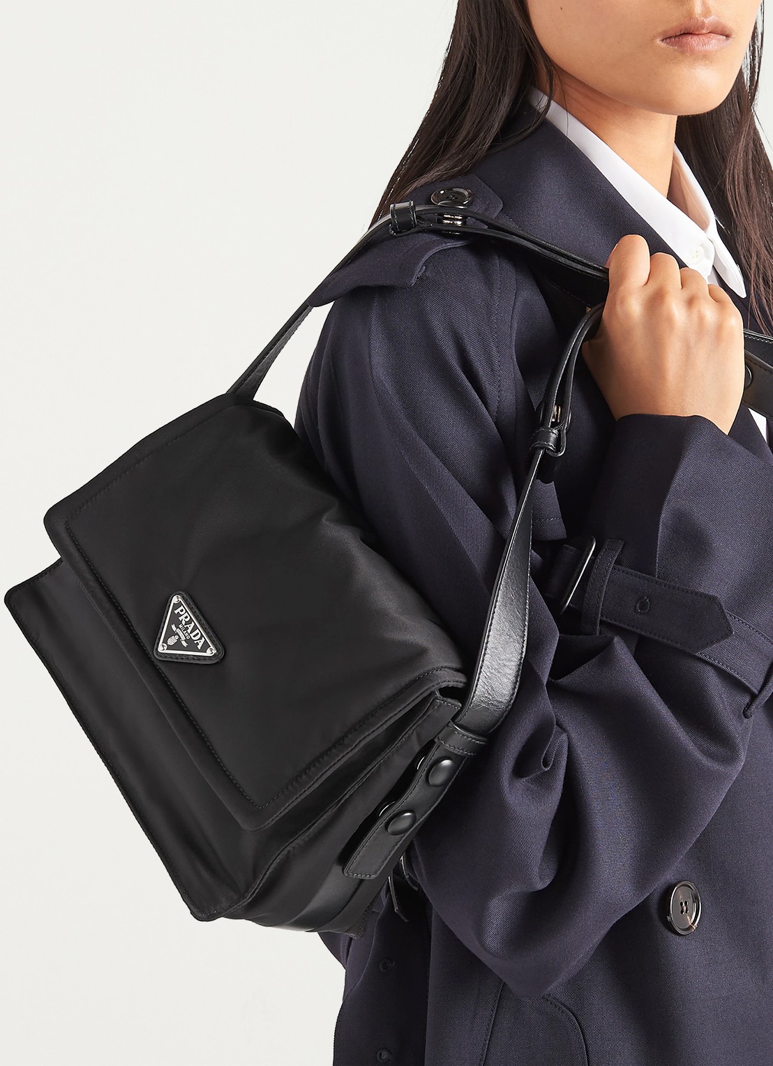 Prada Traveller Re-Nylon Small gewatteerde schoudertas met leren details - detail 4 zwart