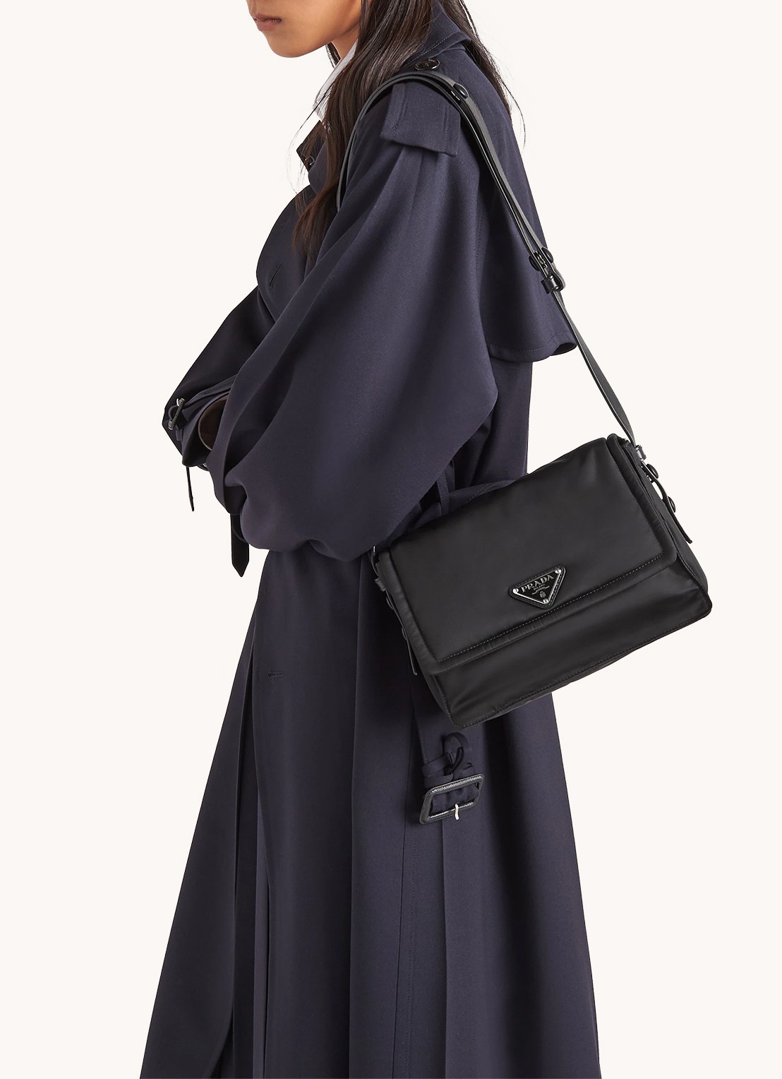 Prada Traveller Re-Nylon Small gewatteerde schoudertas met leren details - voorkant 6 zwart