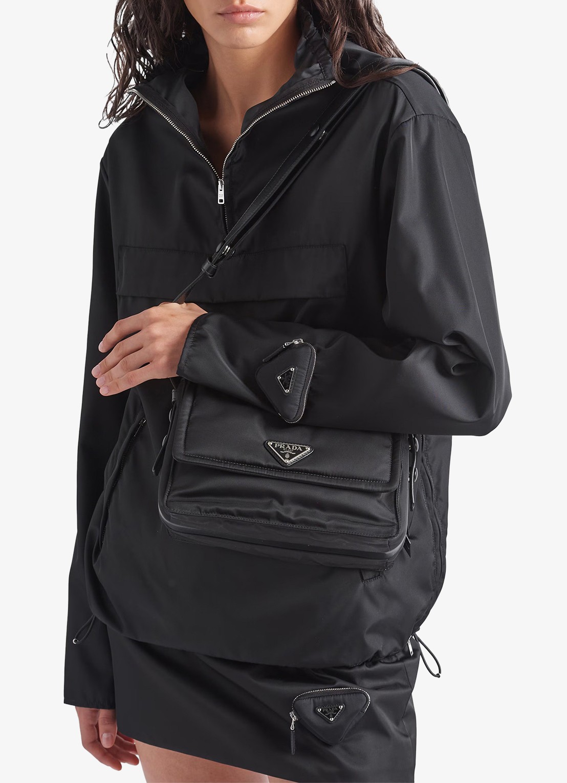 Prada Traveller Re-Nylon Small gewatteerde schoudertas met leren details - voorkant 2 zwart