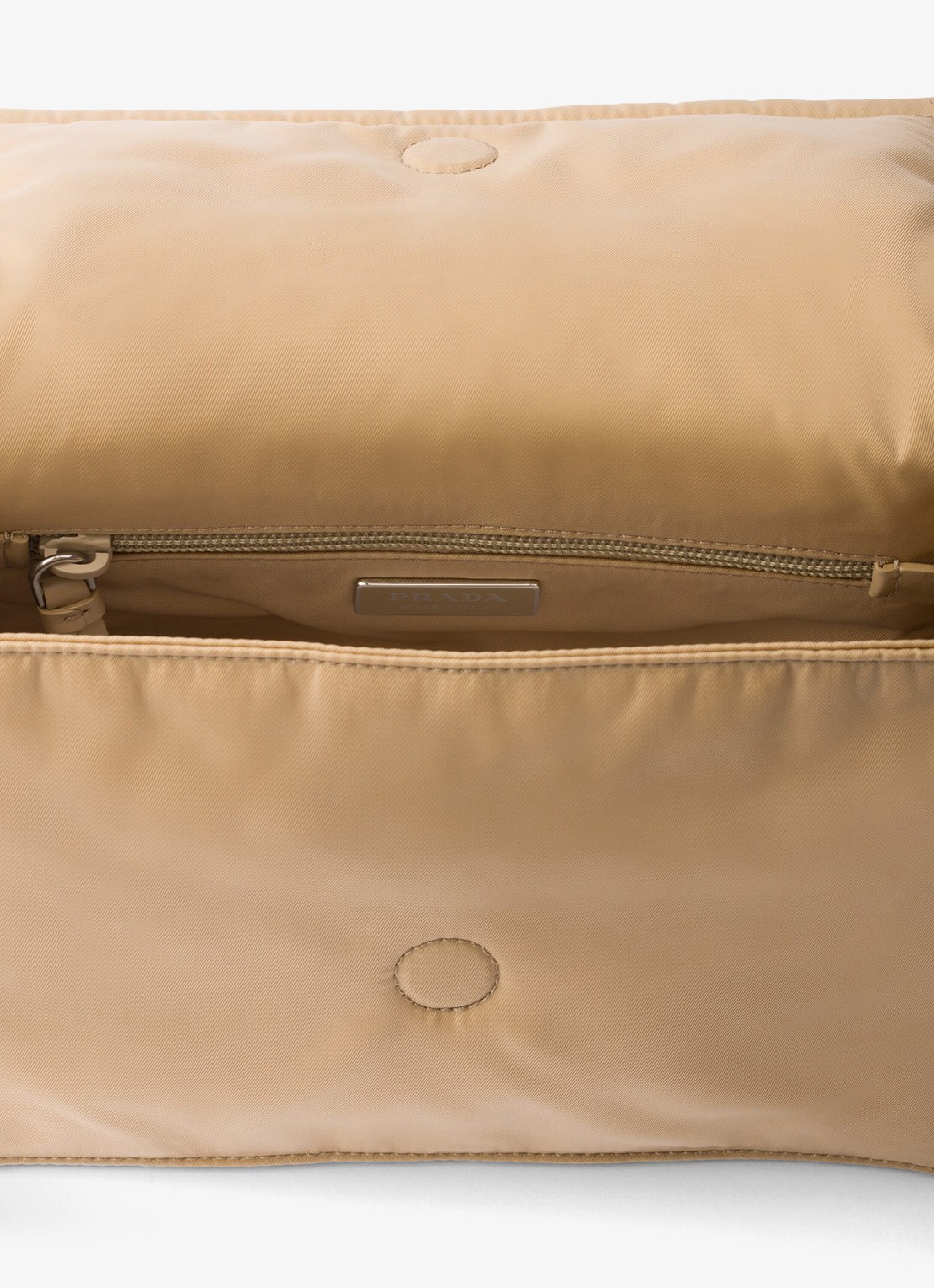 Prada Traveller Re-Nylon Small gewatteerde schoudertas met leren details - detail 3 beige