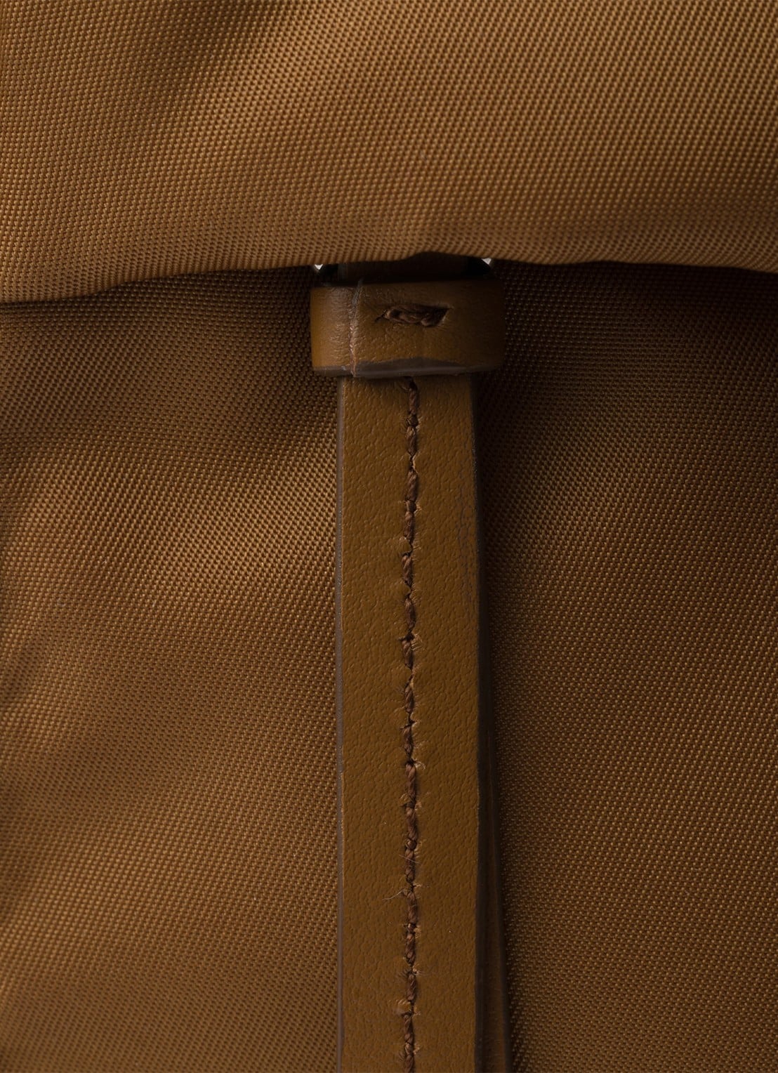 Prada Traveller Re-Nylon Small gewatteerde schoudertas met leren details - detail 6 camel
