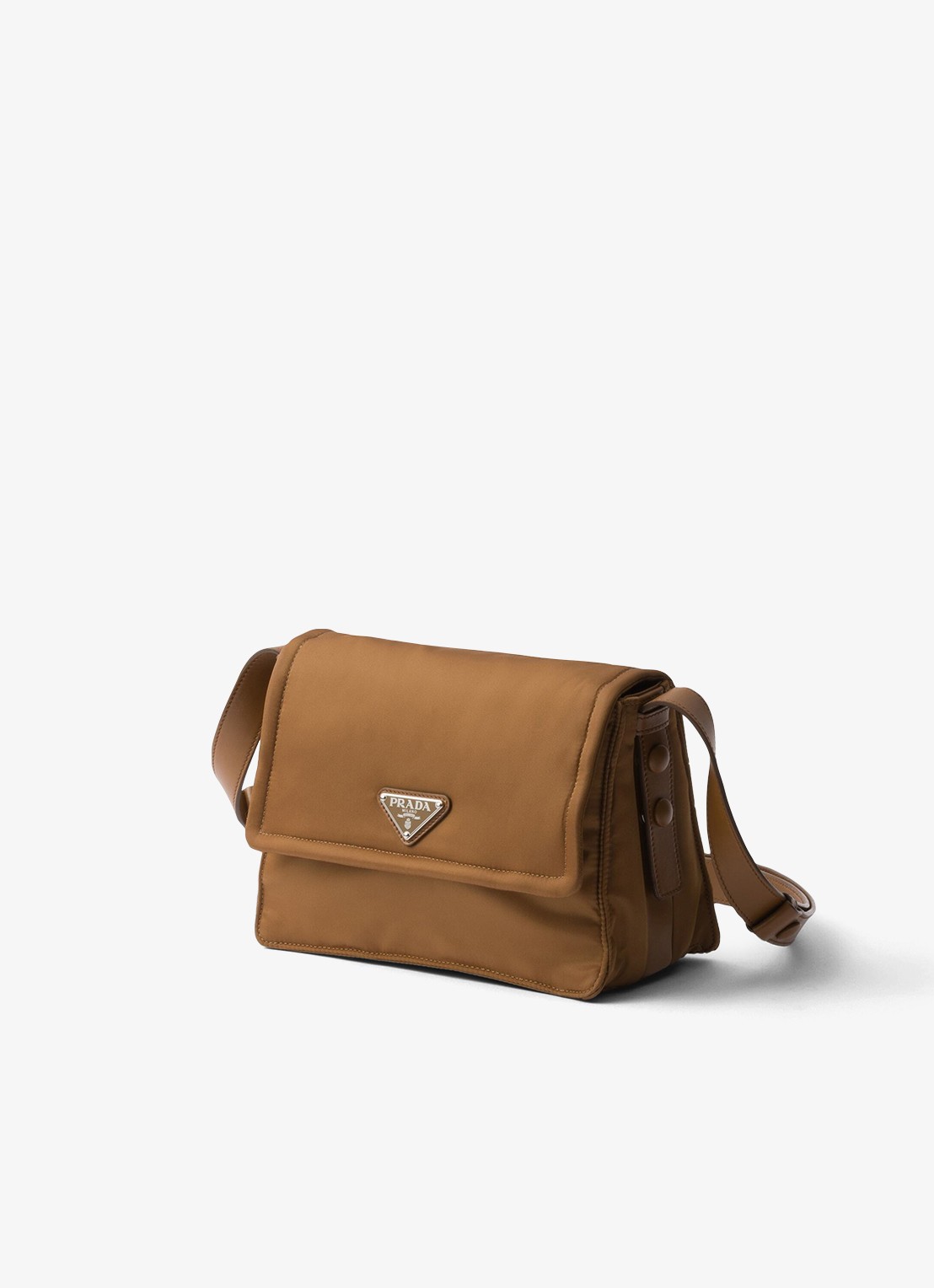 Prada Traveller Re-Nylon Small gewatteerde schoudertas met leren details - voorkant 3 camel