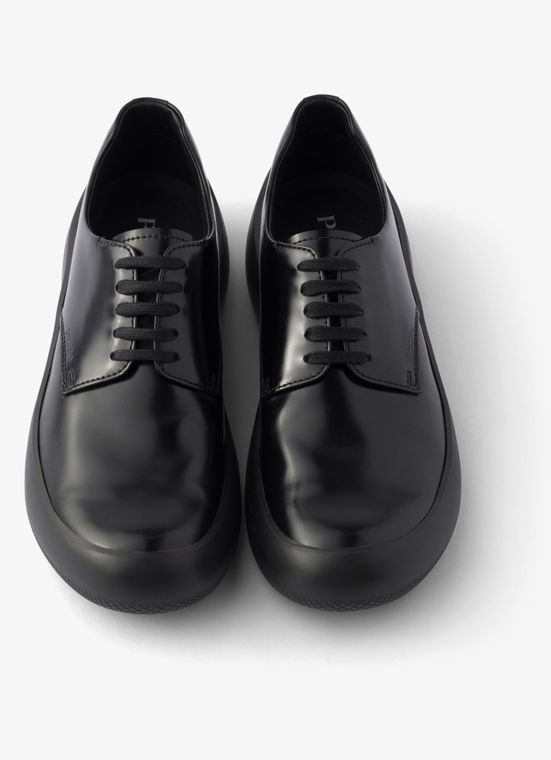 Prada Veterschoen van leer met glanzende finish - detail 2 zwart