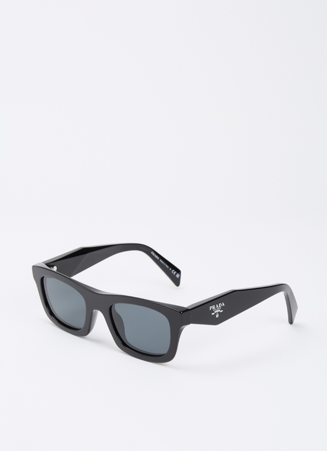 Prada Wayfarer zonnebril PR C06S - voorkant zwart