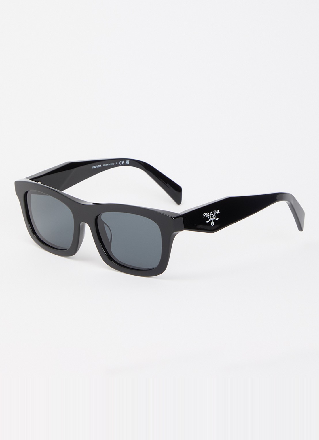 Prada Wayfarer zonnebril PR C06SF - voorkant zwart