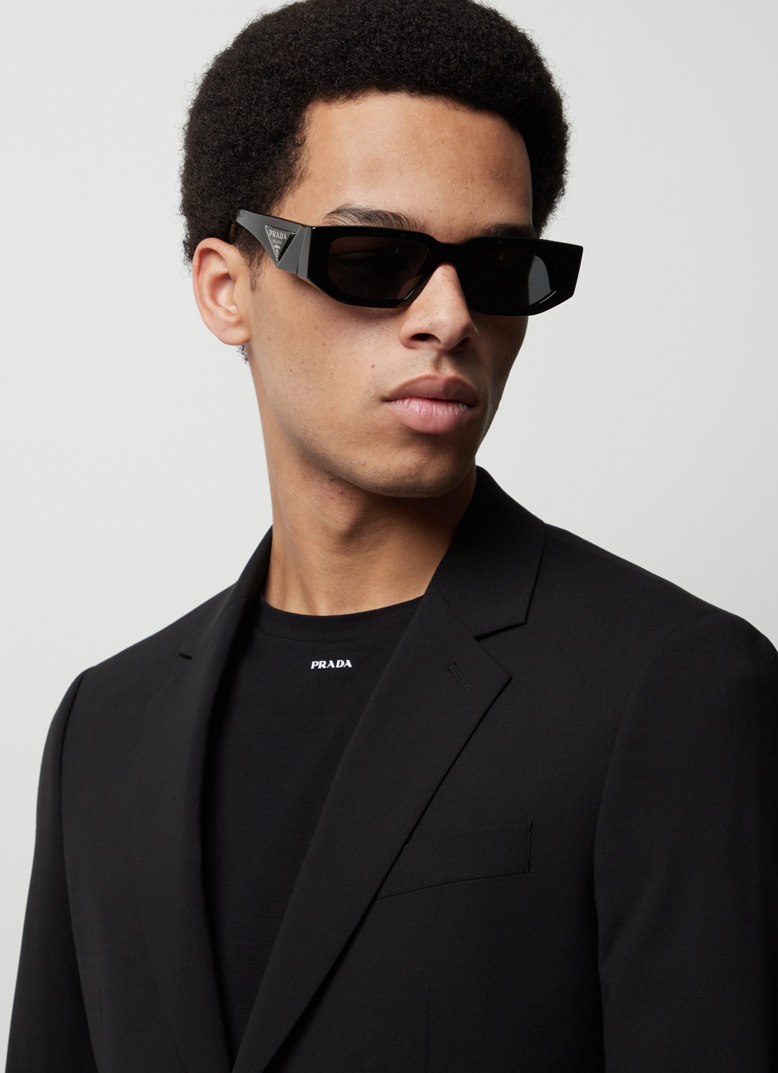 Prada Wayfarer zonnebril PR09ZS  - voorkant 3 zwart