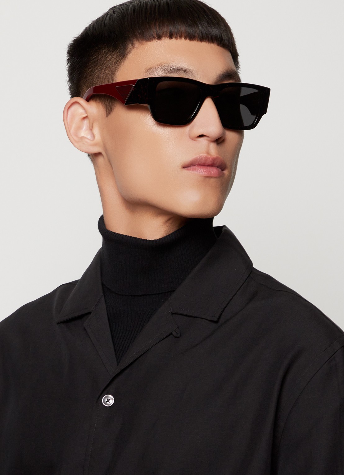 Prada Wayfarer zonnebril PR10ZS - voorkant 2 zwart