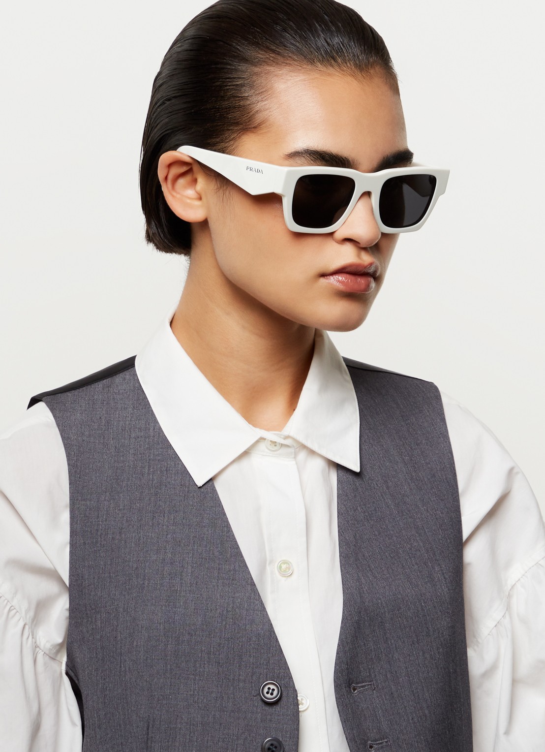 Prada Wayfarer zonnebril PRA06S - voorkant 2 wit