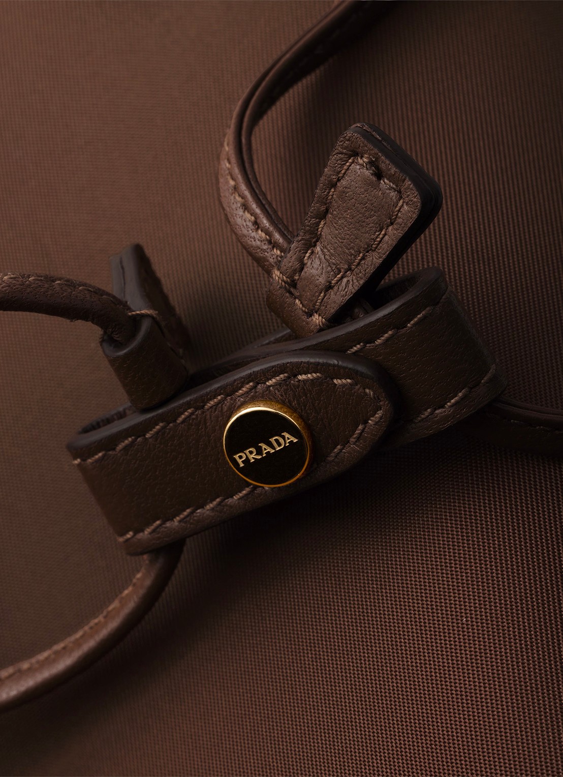 Prada Wish Re-Nylon handtas met logo - detail 3 donkerbruin