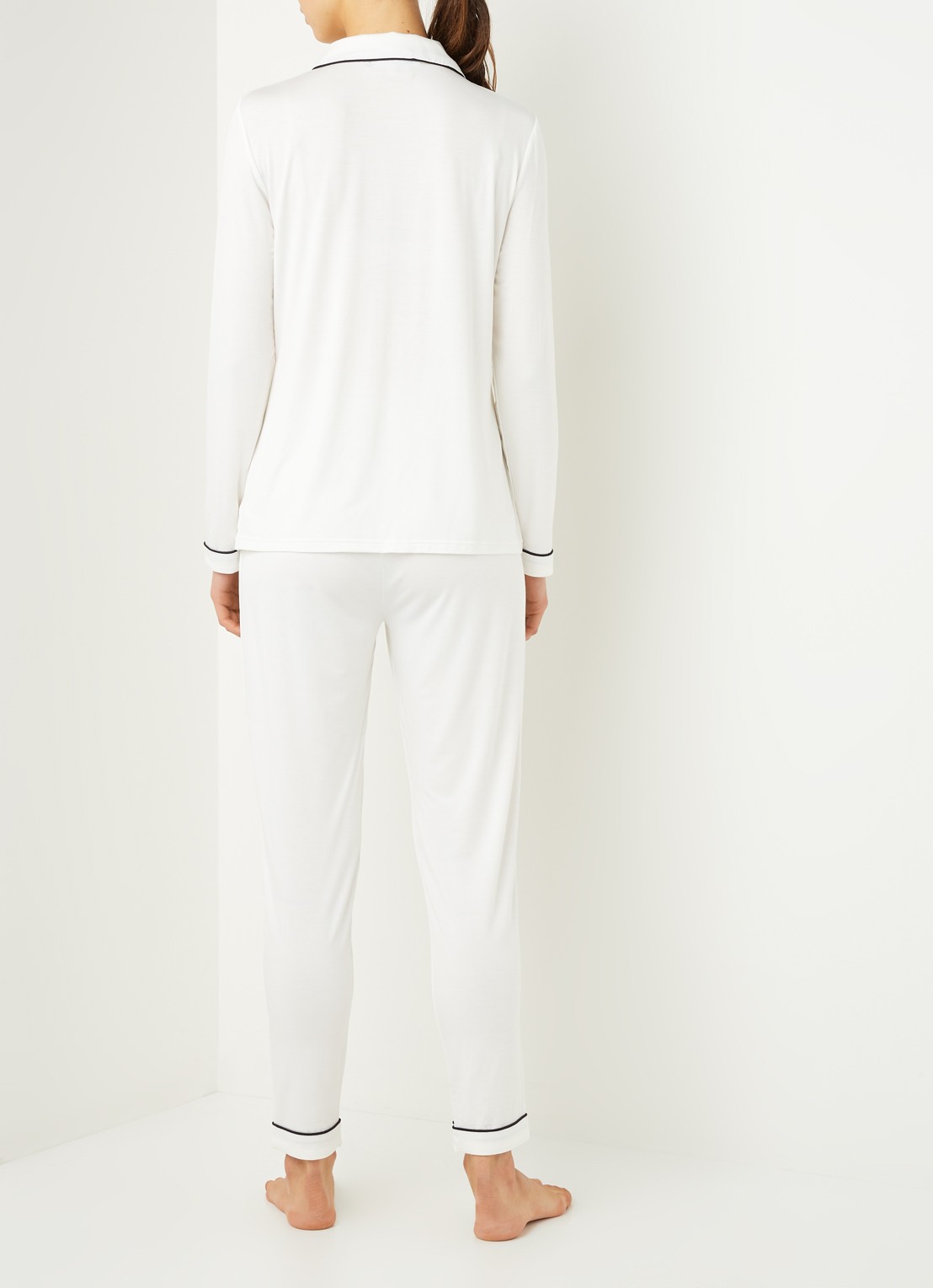 Pretty You Bamboo pyjamaset met contrasterende bies - achterkant 3 gebroken wit