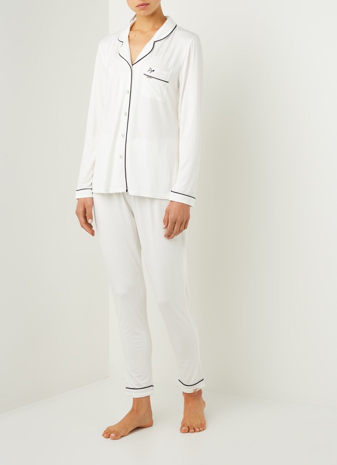 Pretty You Bamboo pyjamaset met contrasterende bies - voorkant 2 gebroken wit