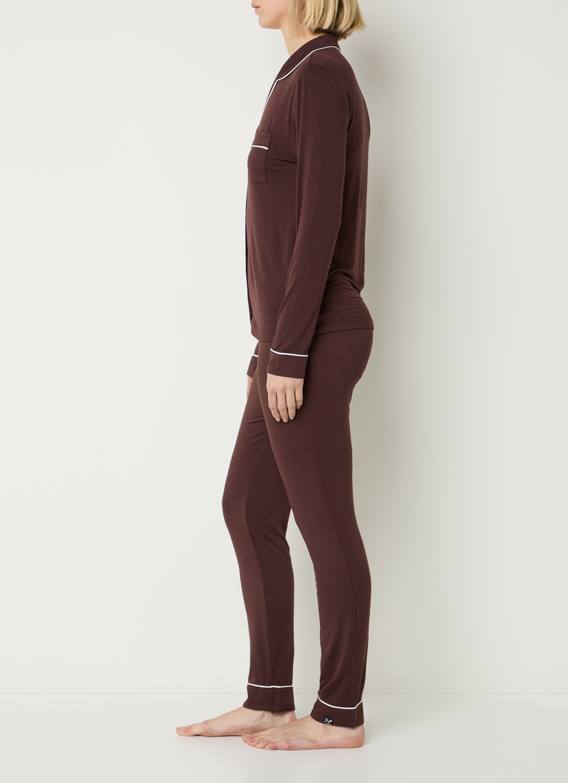 Pretty You Bamboo pyjamaset met contrasterende bies - voorkant 2 donkerbruin