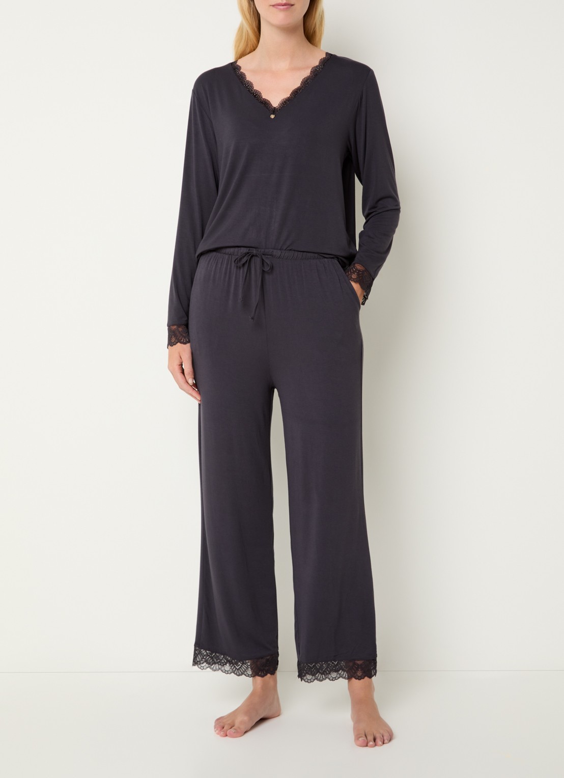 Pretty You Bamboo pyjamaset met details van kant - voorkant 3 antraciet