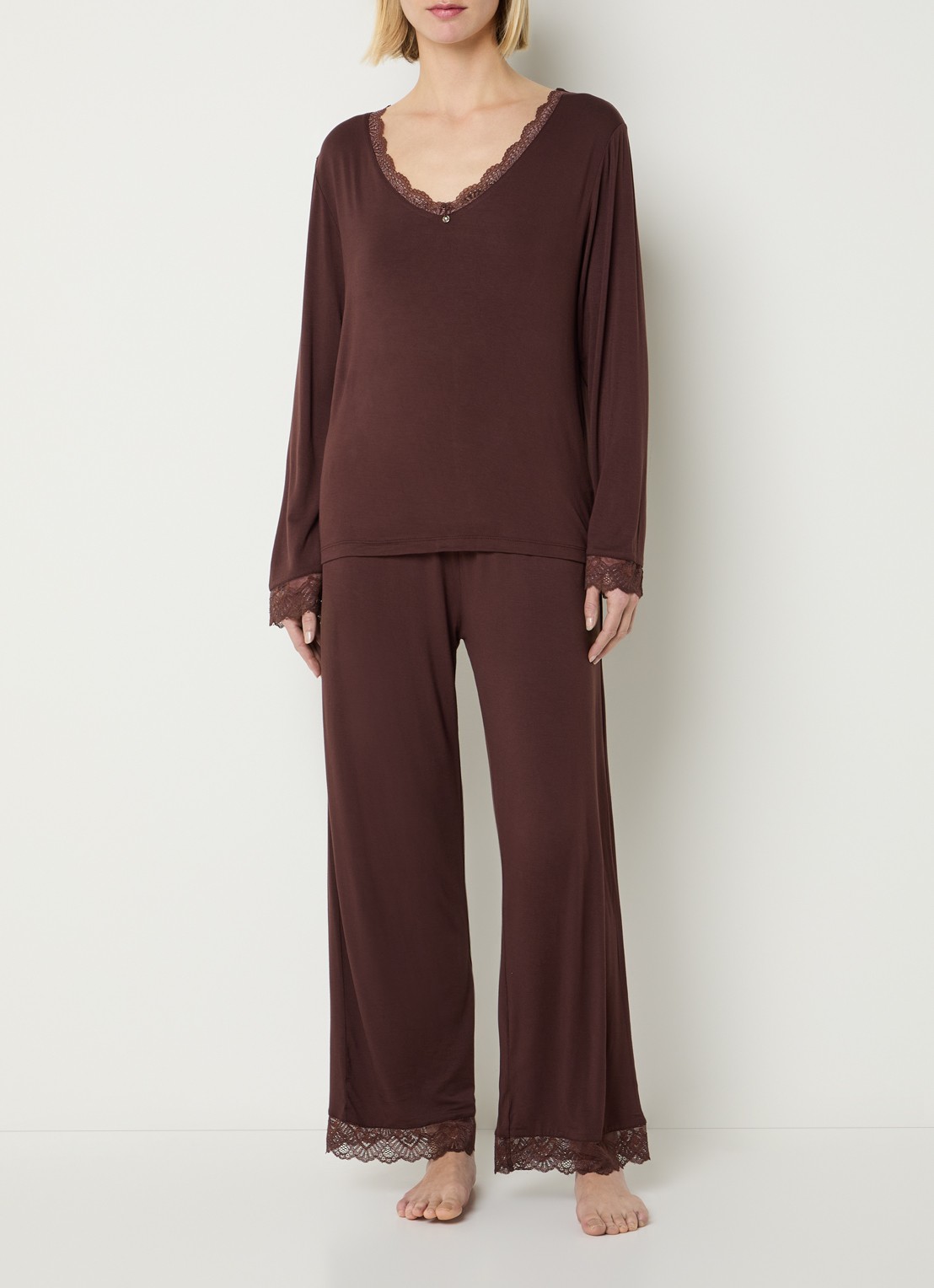 Pretty You Bamboo pyjamaset met details van kant - detail 4 donkerbruin