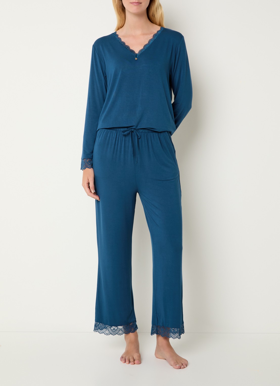 Pretty You Bamboo pyjamaset met details van kant - voorkant 3 petrol