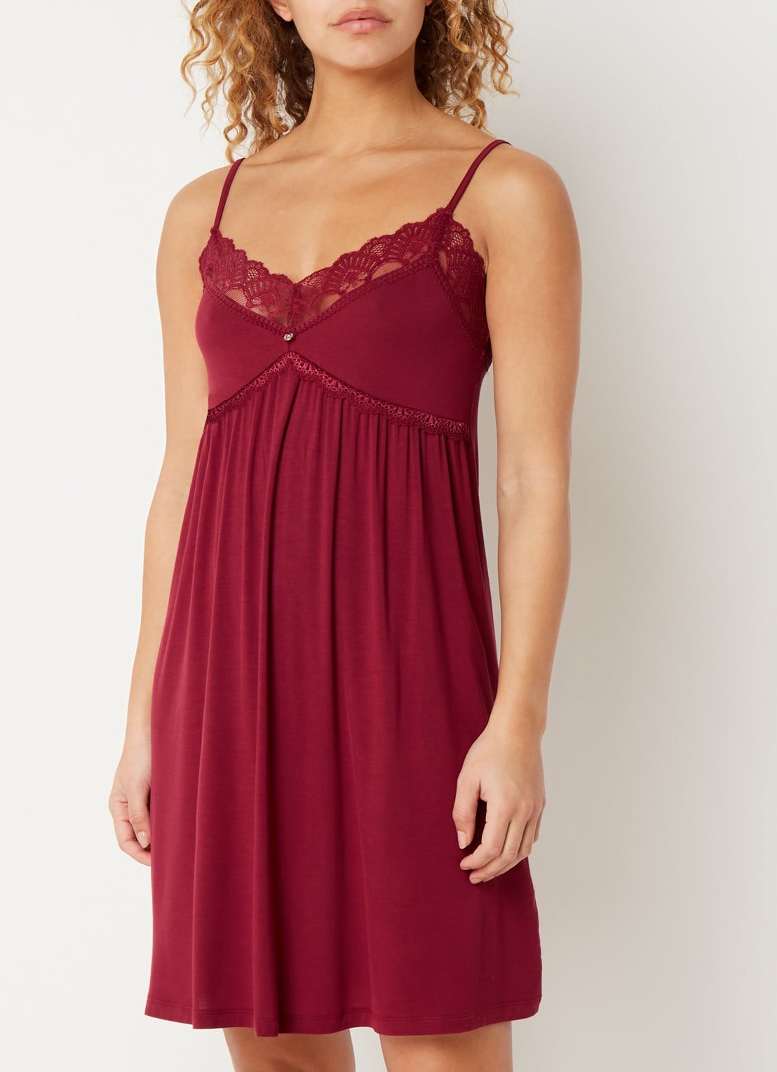 Pretty You Slipdress van bamboe met kant - detail 4 bordeauxrood