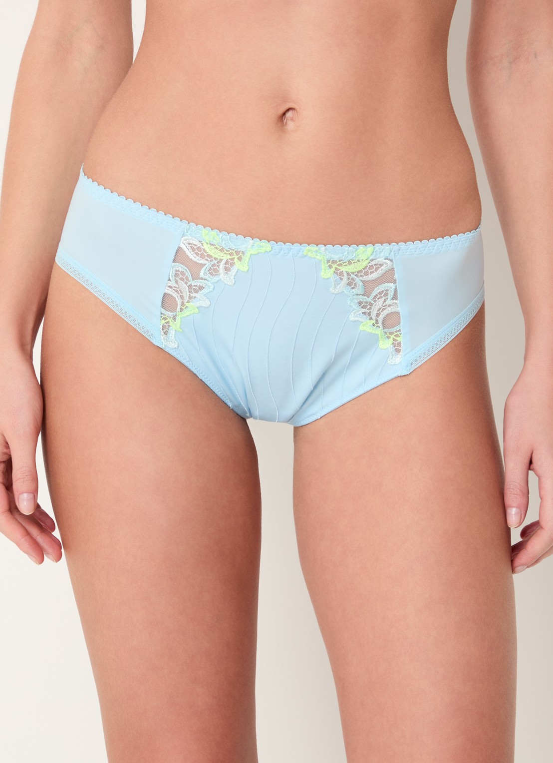 PrimaDonna Deauville slip met kant - detail 2 lichtblauw