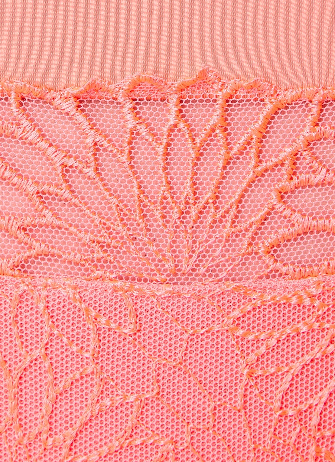 PrimaDonna Sophora string met mesh en kant - detail 5 koraalroze