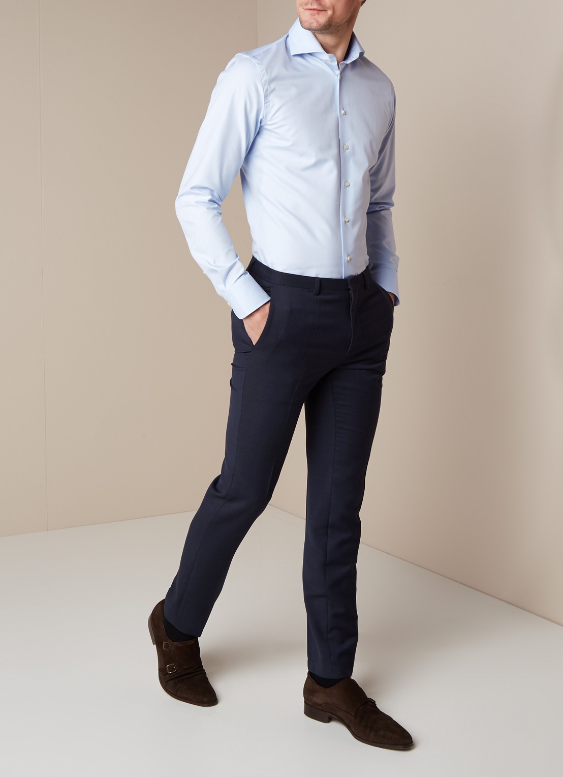 Profuomo Lichtblauw slim fit overhemd met wide spread-kraag - voorkant 4 lichtblauw