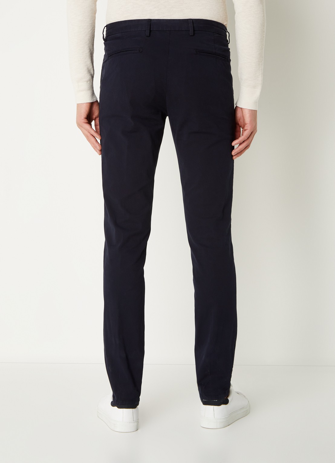 Profuomo Tapered fit chino met steekzakken - achterkant donkerblauw